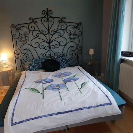 Lyxigt Rum Med Eget/Badrum Med Spa Kaensla Jönköping Esterno foto